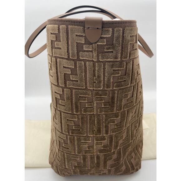NEW FENDI ROLL LARGE LOGO FF CARRY ALL SHOPPER TOTE BAG NWT AUTHENTIC! - Picture 8 of 15